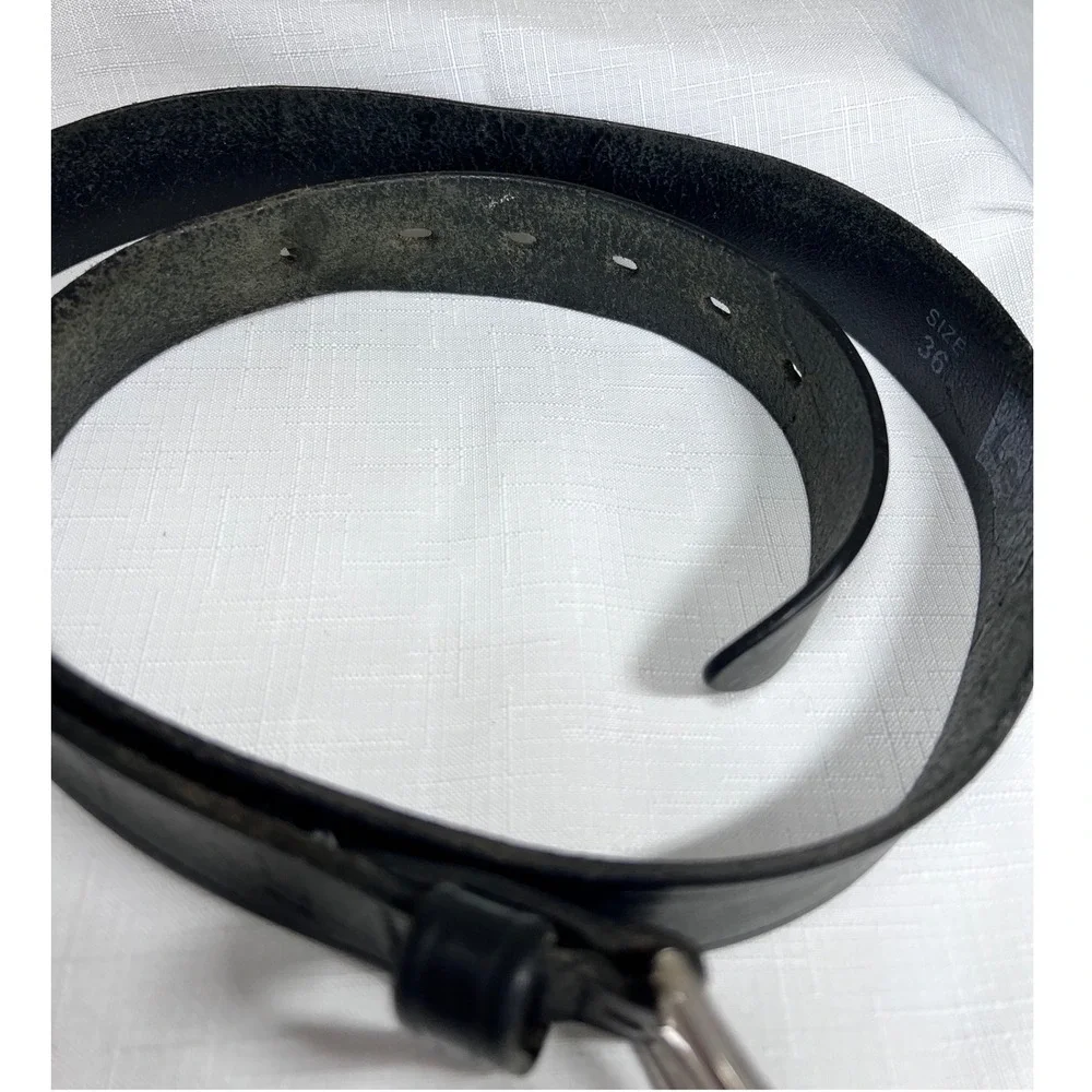 Levis Mens Black Genuine Leather Belt Silver Buckle Size 36 Classic Casual